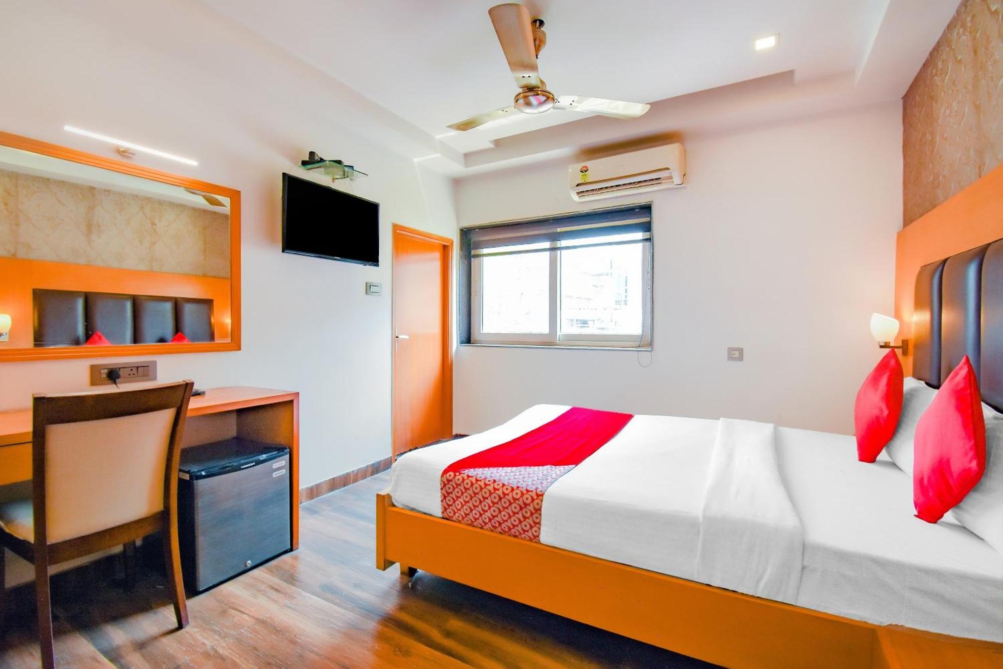 כלכותה Super Oyo Krishna Guest House מראה חיצוני תמונה